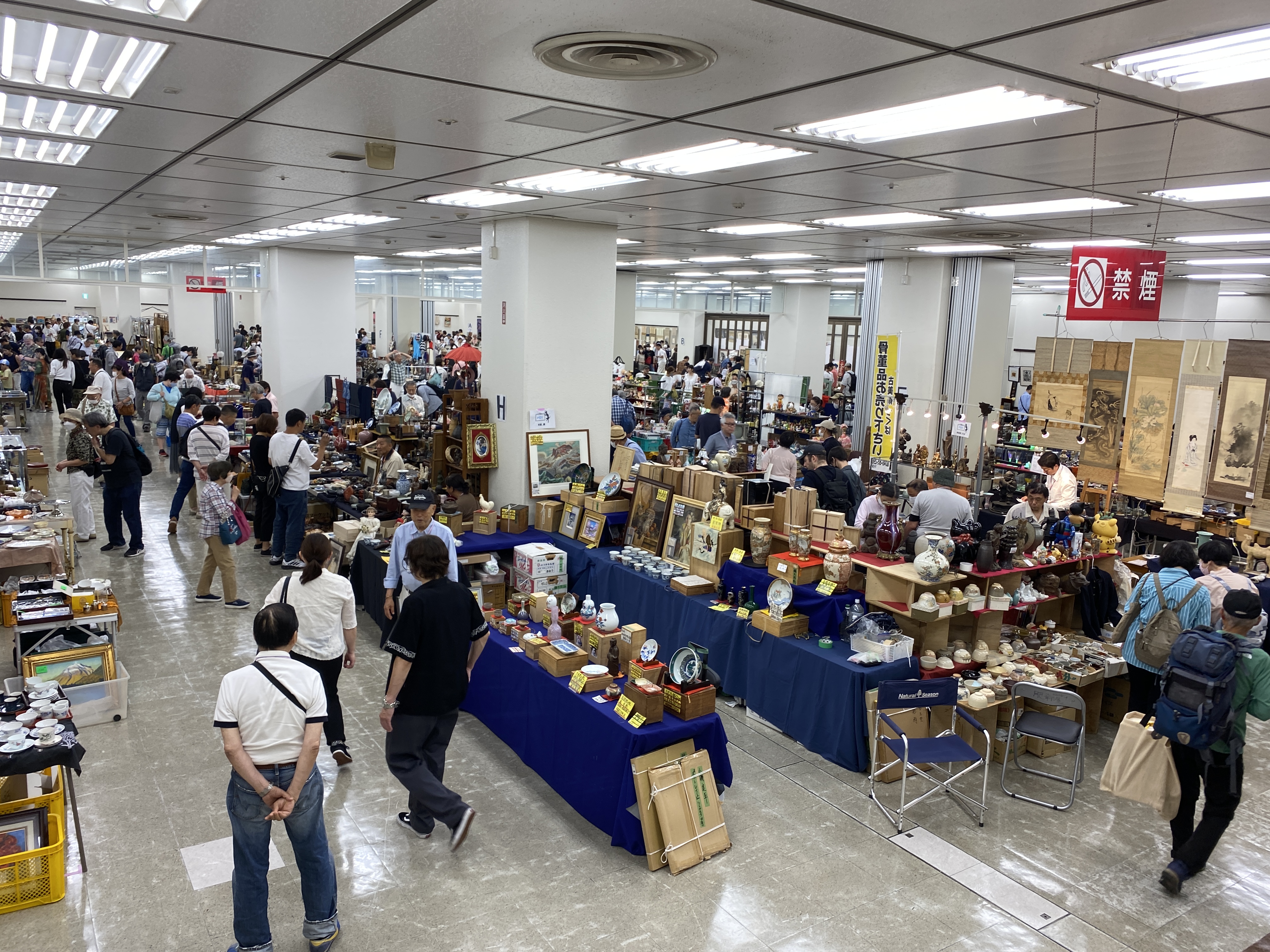 会場